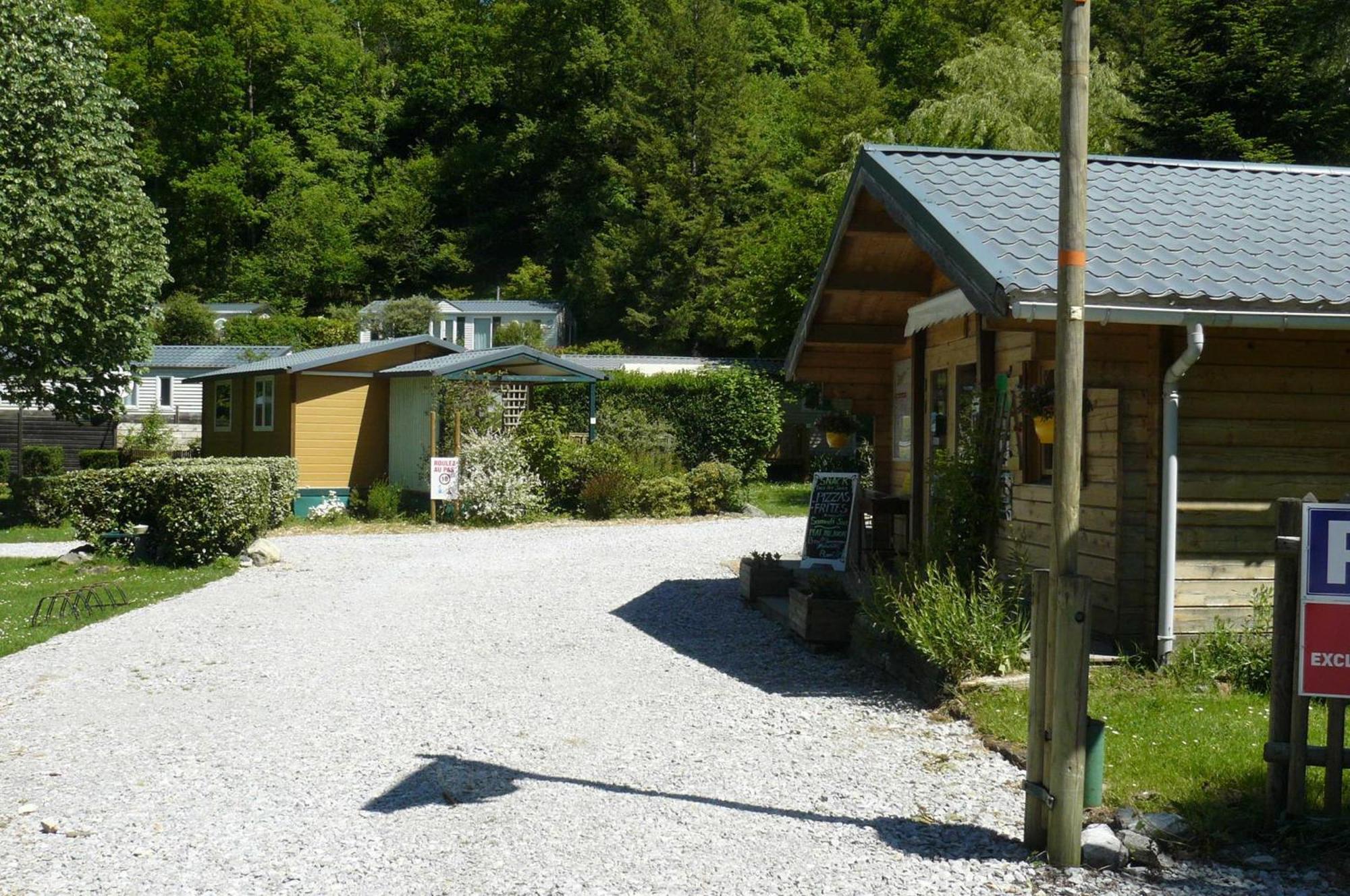 Camping Le Rey Louvie Juzon ภายนอก รูปภาพ